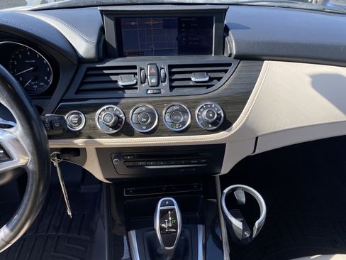 Used 2009 BMW Z4 sDrive35i w/ Premium Pkg image 11