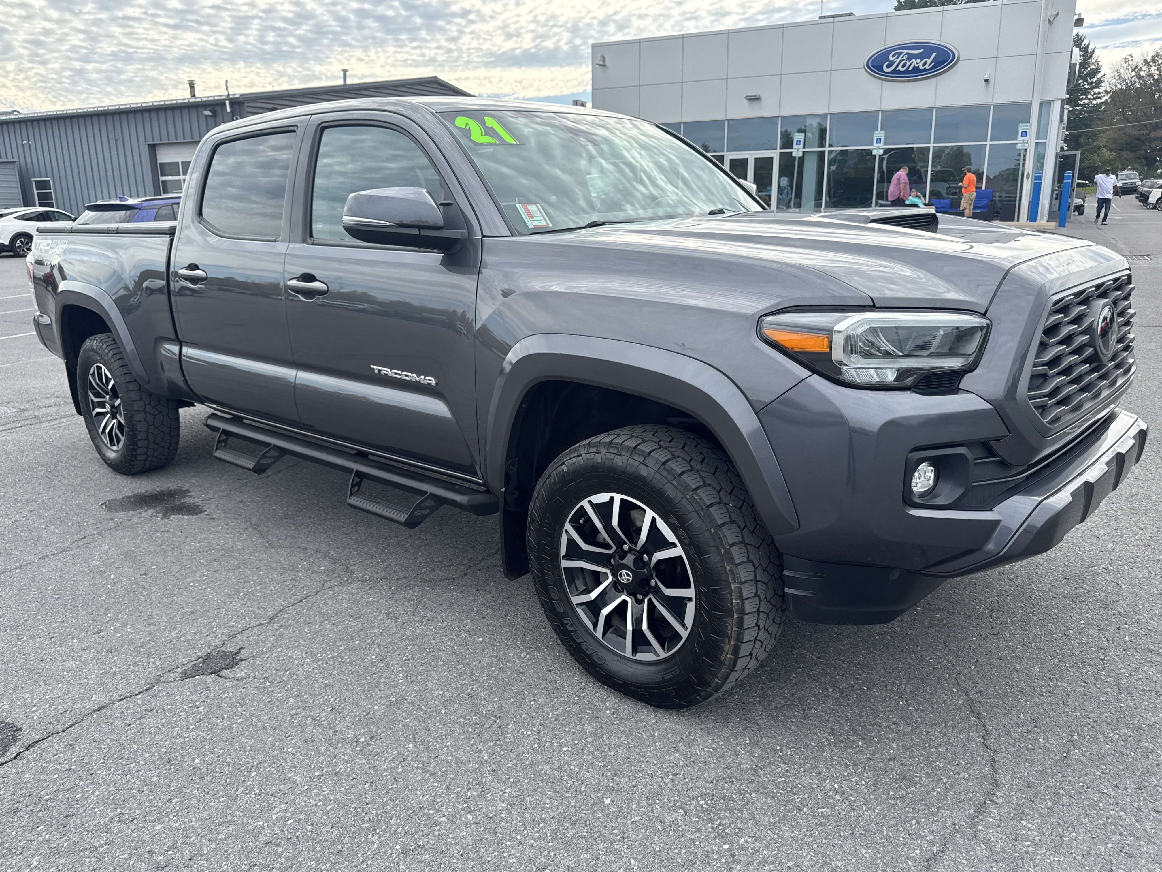 Used 2021 Toyota Tacoma TRD Sport AWD/4WD image 1
