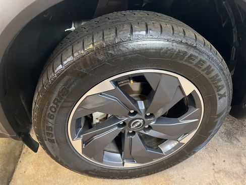Used 2024 Nissan Rogue SV FWD image 11