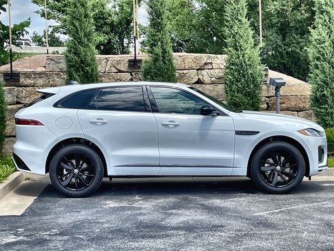 Used 2025 Jaguar F-PACE R-Dynamic S image 6
