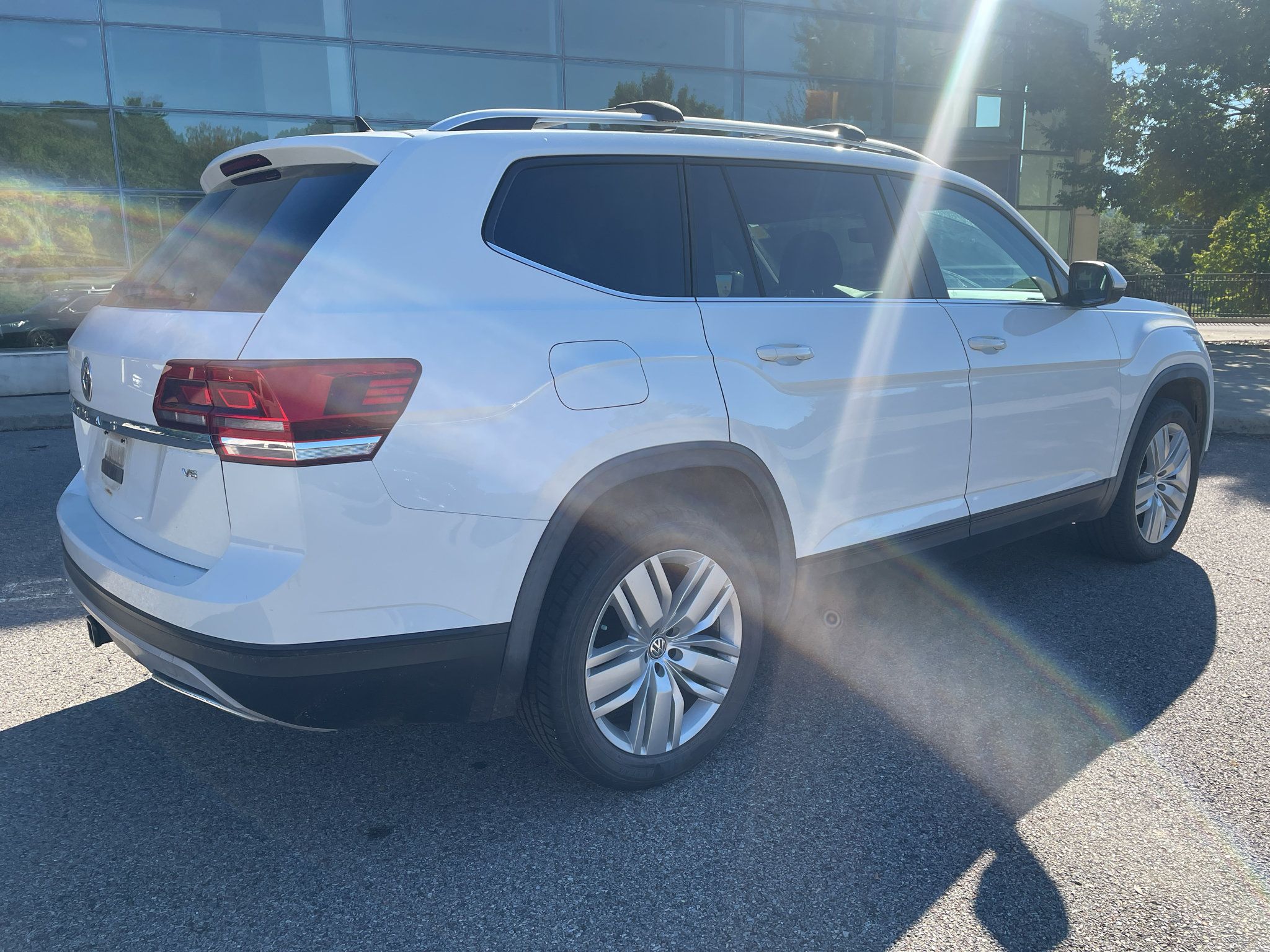 Used 2019 Volkswagen Atlas SE w/ Towing Package FWD image 3