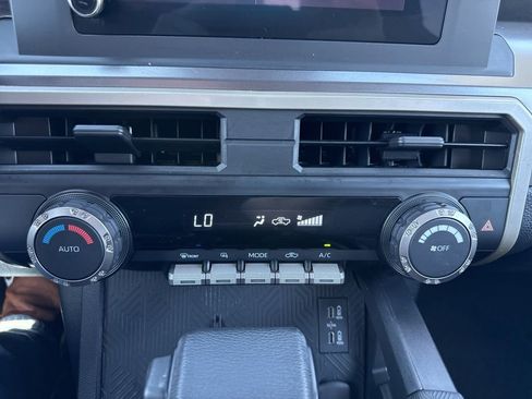 Used 2025 Toyota Tacoma TRD Sport AWD/4WD image 20