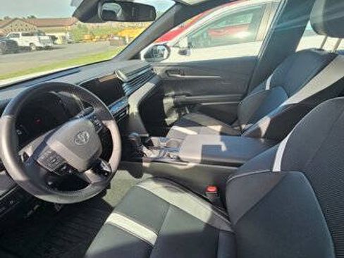 Used 2023 Toyota Camry SE FWD image 8