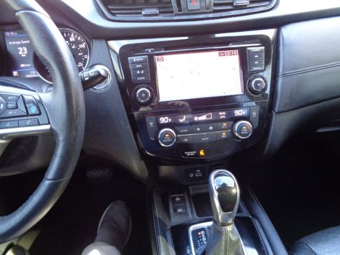 Used 2020 Nissan Rogue SL w/ Premium Package image 21