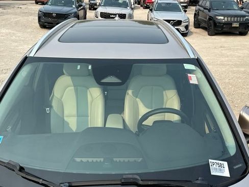 Used 2024 Volvo XC40 B5 Plus w/ Protection Package Premier AWD/4WD image 8
