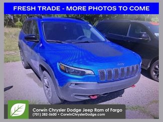 Used 2022 Jeep Cherokee Trailhawk w/ Premium Leather Package AWD/4WD video 1