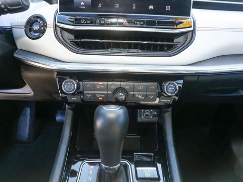 Used 2024 Jeep Compass Limited image 17