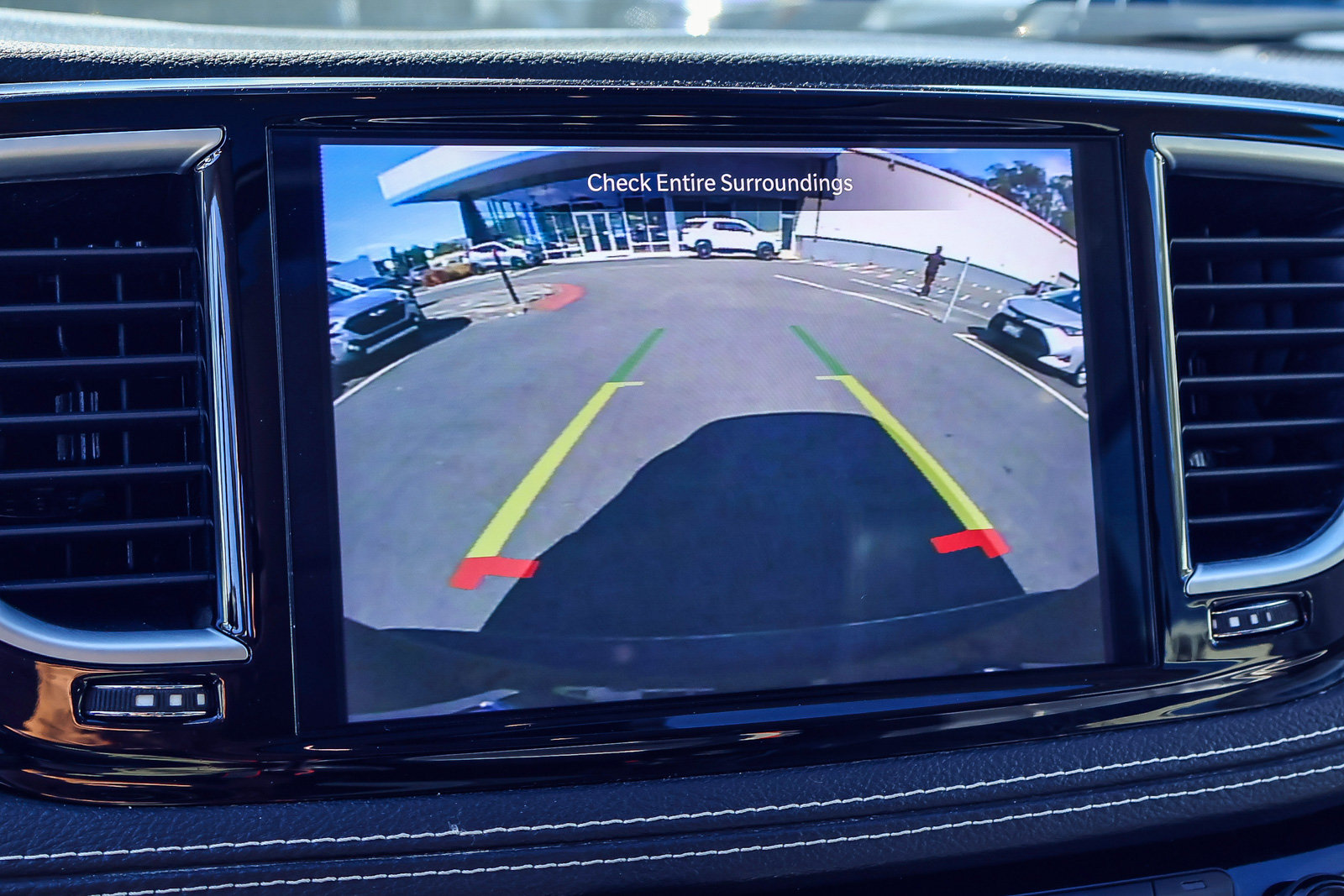 Used 2023 Chrysler Pacifica Limited FWD image 5