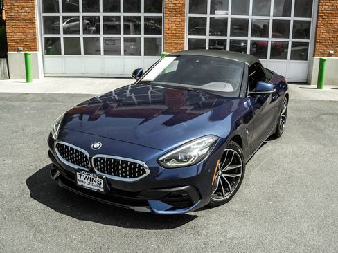 Used 2019 BMW Z4 sDrive30i w/ Convenience Package RWD image 2