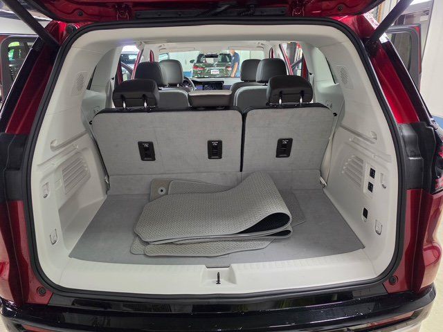 Certified 2025 GMC Acadia Denali w/ Super Cruise Package AWD/4WD image 12