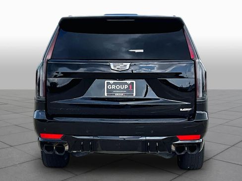 Used 2024 Cadillac Escalade ESV V w/ LPO, ONYX Package AWD/4WD image 4