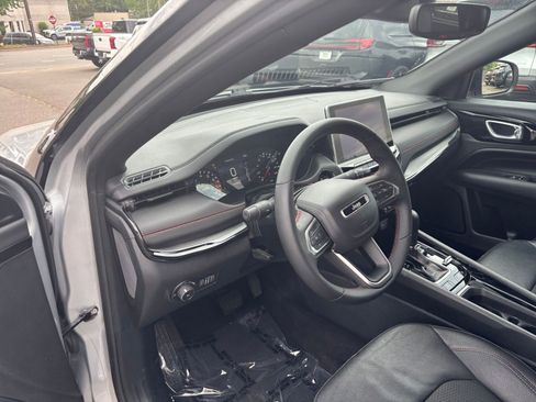 Used 2025 Jeep Compass Trailhawk AWD/4WD image 33