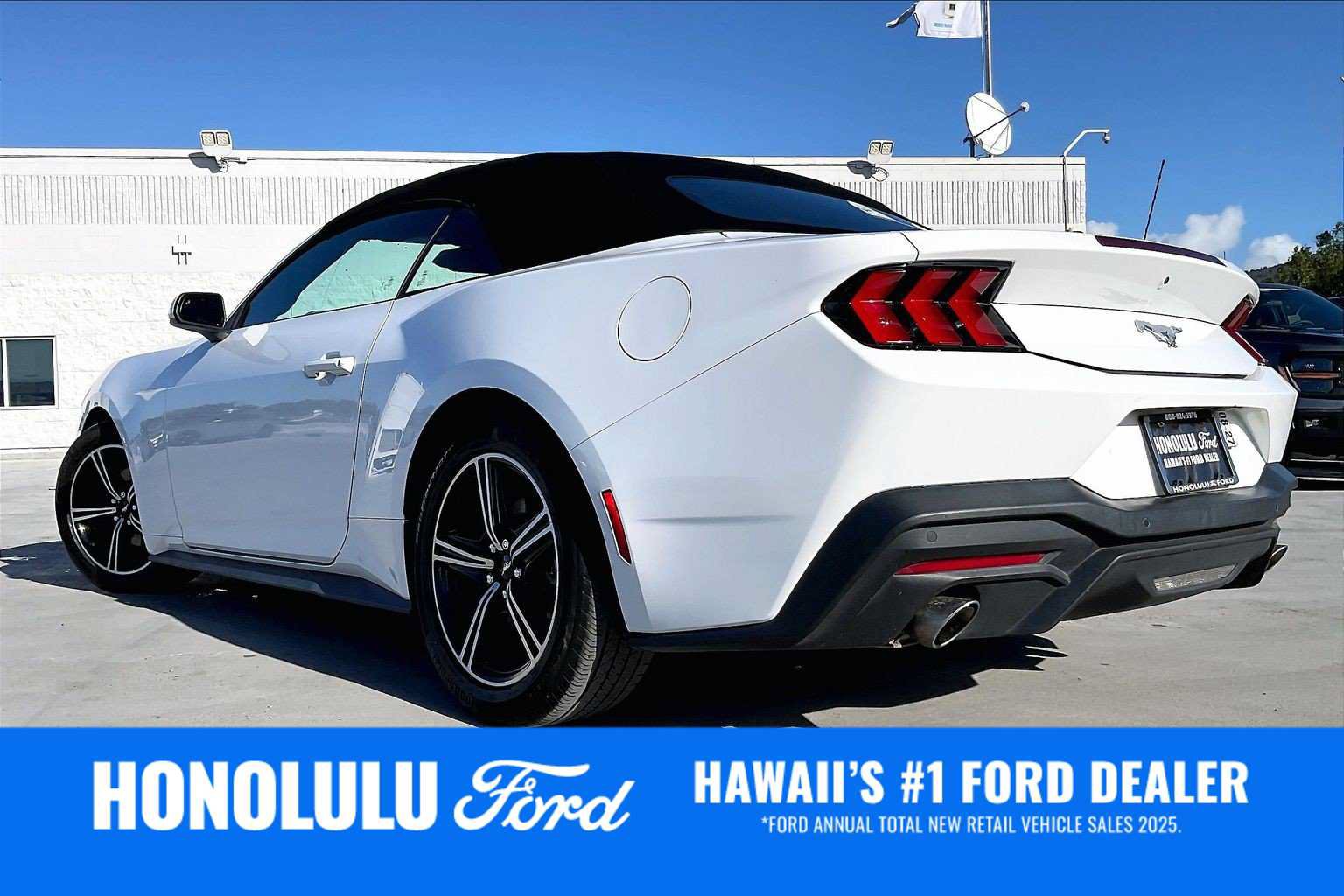 Used 2024 Ford Mustang Convertible RWD image 4