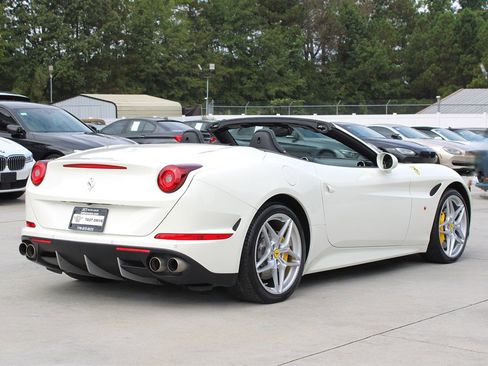 Used 2015 Ferrari California T image 12