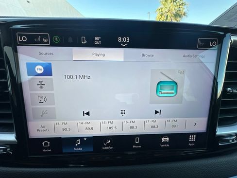 Used 2024 Chrysler Pacifica Touring-L FWD image 32