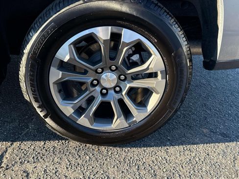 Used 2023 Chevrolet Silverado 1500 High Country w/ Technology Package image 10