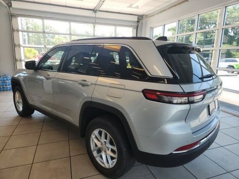 Certified 2025 Jeep Grand Cherokee Laredo X w/ Luxury Tech Group I RWD image 8