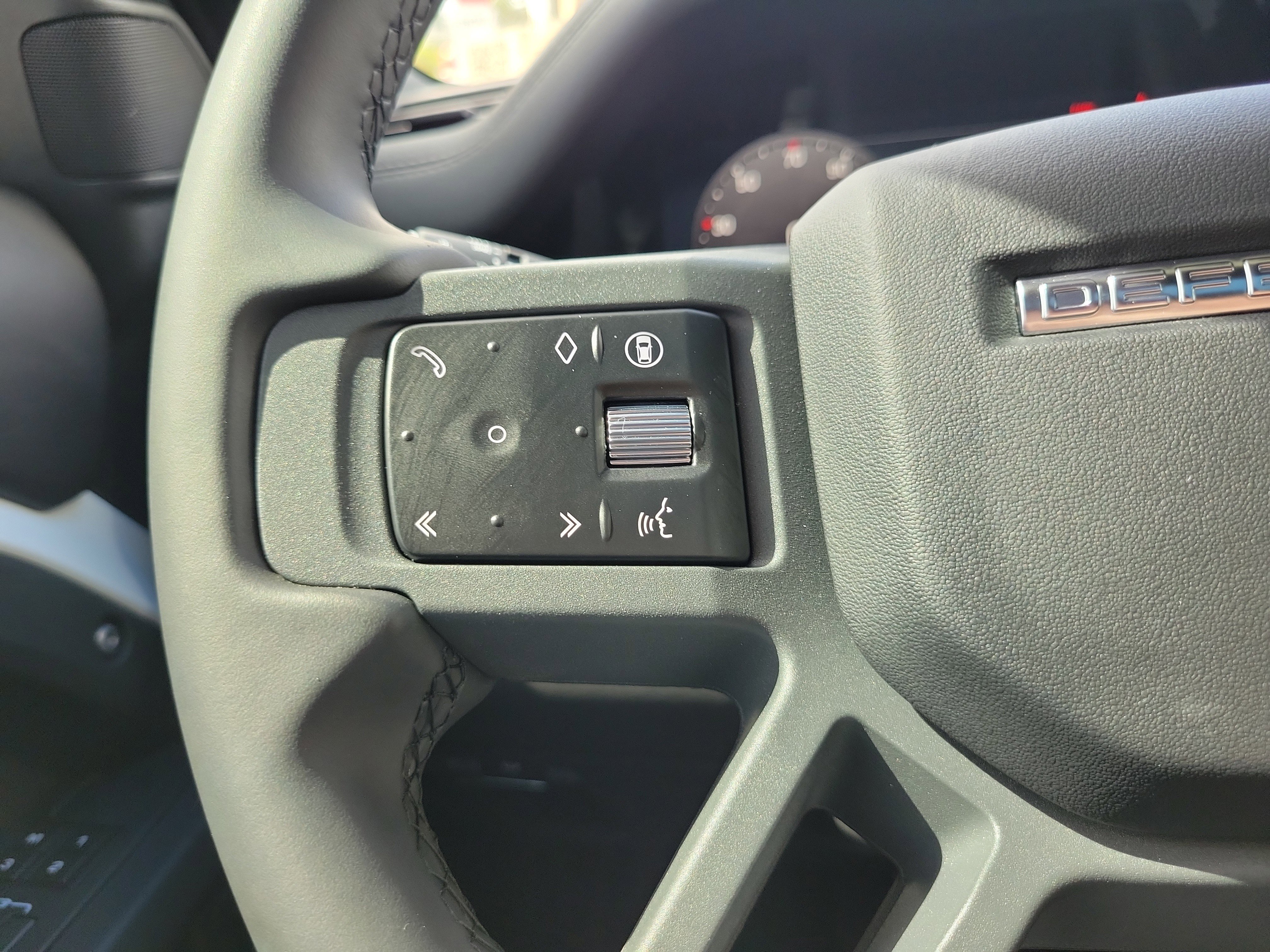 Used 2025 Land Rover Defender 110 S AWD/4WD image 21