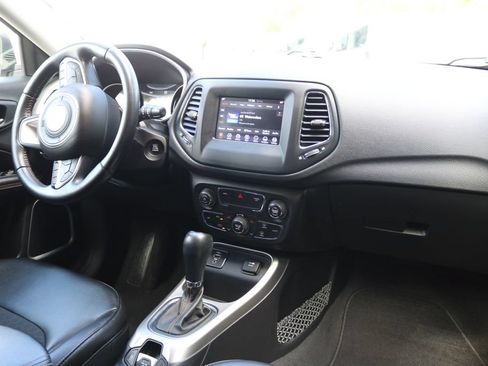 Used 2020 Jeep Compass Latitude w/ Popular Equipment Group FWD image 19