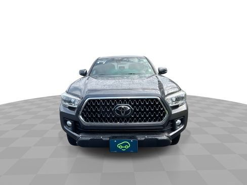 Used 2018 Toyota Tacoma TRD Off-Road AWD/4WD image 3