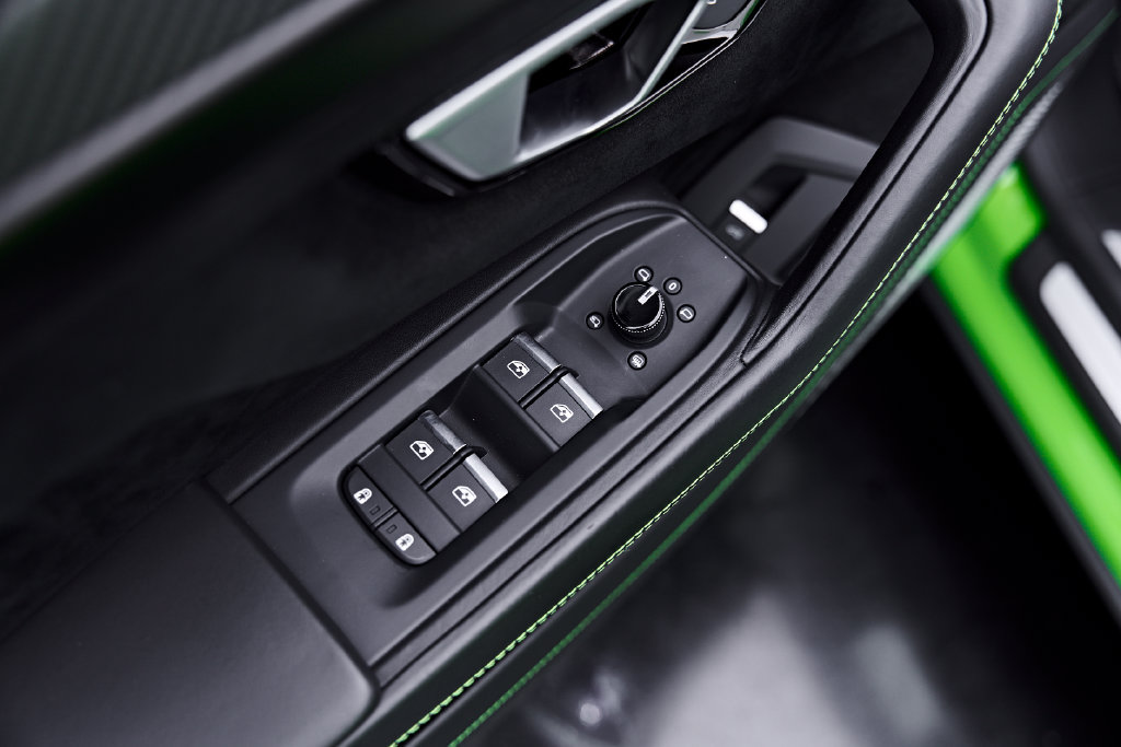 Used 2023 Lamborghini Urus Performante AWD/4WD image 46