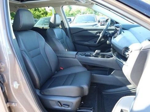Certified 2025 Nissan Rogue SL w/ Tech Package AWD/4WD image 28