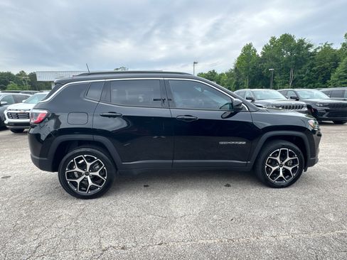 Used 2025 Jeep Compass Limited AWD/4WD image 4