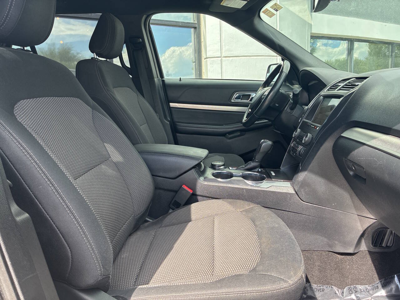 Used 2018 Ford Explorer XLT w/ Equipment Group 201A AWD/4WD image 13