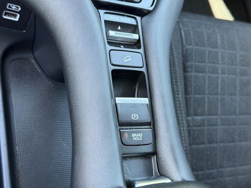 Used 2023 Honda HR-V LX image 29