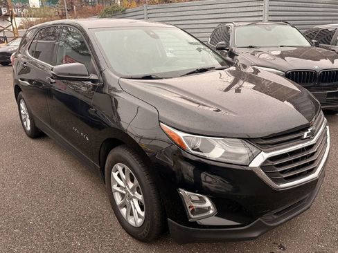 Used 2019 Chevrolet Equinox LT w/ Driver Convenience Package image 3