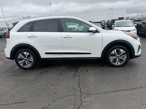 Used 2022 Kia Niro EX w/ Cold Weather Package image 5