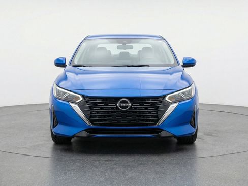 Used 2025 Nissan Sentra SV FWD image 2