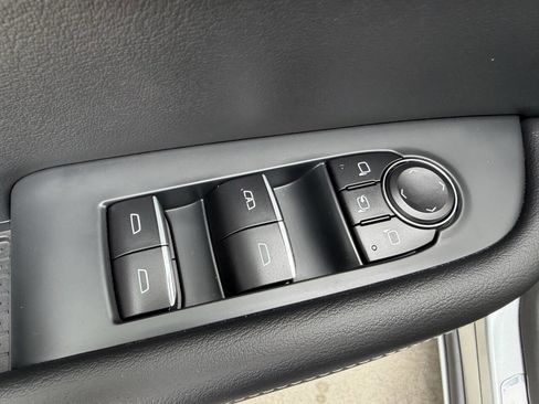 Used 2025 Buick Enclave Avenir w/ Trailering Package, 5000 lbs. image 17