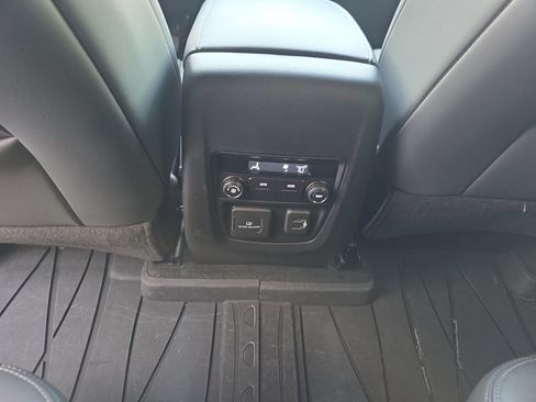 Used 2024 Buick Enclave Essence w/ Experience Buick Package FWD image 34
