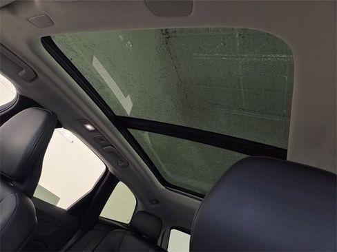 Used 2025 Volvo XC60 B5 Core image 13