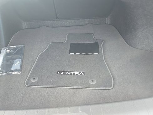 Used 2026 Nissan Sentra SR w/ SR Premium Package image 33