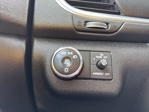 Used 2016 Chevrolet Traverse LT w/ Style and Technology Package FWD image 9