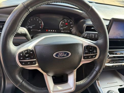 Used 2023 Ford Explorer Limited image 9