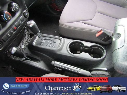 Used 2013 Jeep Wrangler Unlimited Sahara w/ Connectivity Group AWD/4WD image 15