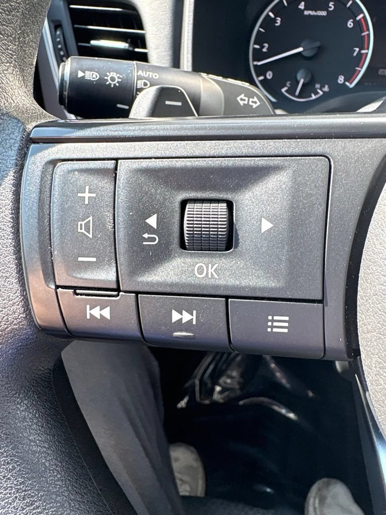 Used 2024 Nissan Rogue SV FWD image 17