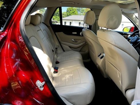 Used 2018 Mercedes-Benz GLC 300 image 25