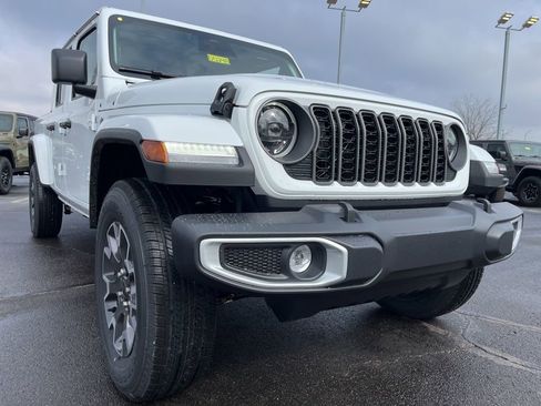 New 2026 Jeep Gladiator Sahara image 49