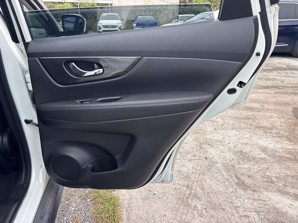 Used 2020 Nissan Rogue SV w/ Premium Package FWD image 19
