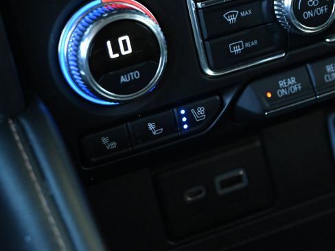 Used 2022 GMC Yukon XL AT4 image 21