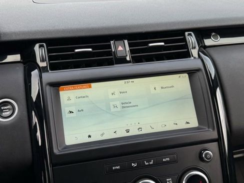 Used 2018 Land Rover Discovery SE image 27