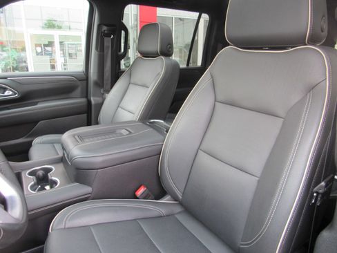 Used 2024 GMC Yukon XL SLT w/ SLT Luxury Package AWD/4WD image 10