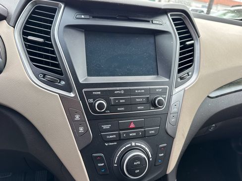 Used 2017 Hyundai Santa Fe Sport FWD image 4
