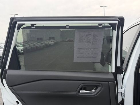 Used 2026 Nissan Rogue SV w/ SV Premium Package image 17