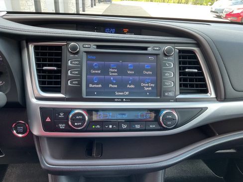 Used 2015 Toyota Highlander XLE AWD/4WD image 22