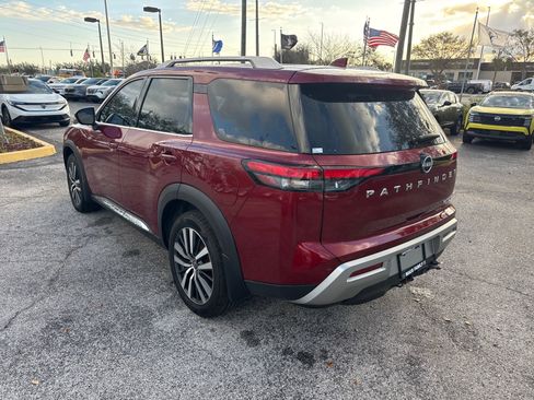 Used 2022 Nissan Pathfinder Platinum w/ Cargo Package image 8